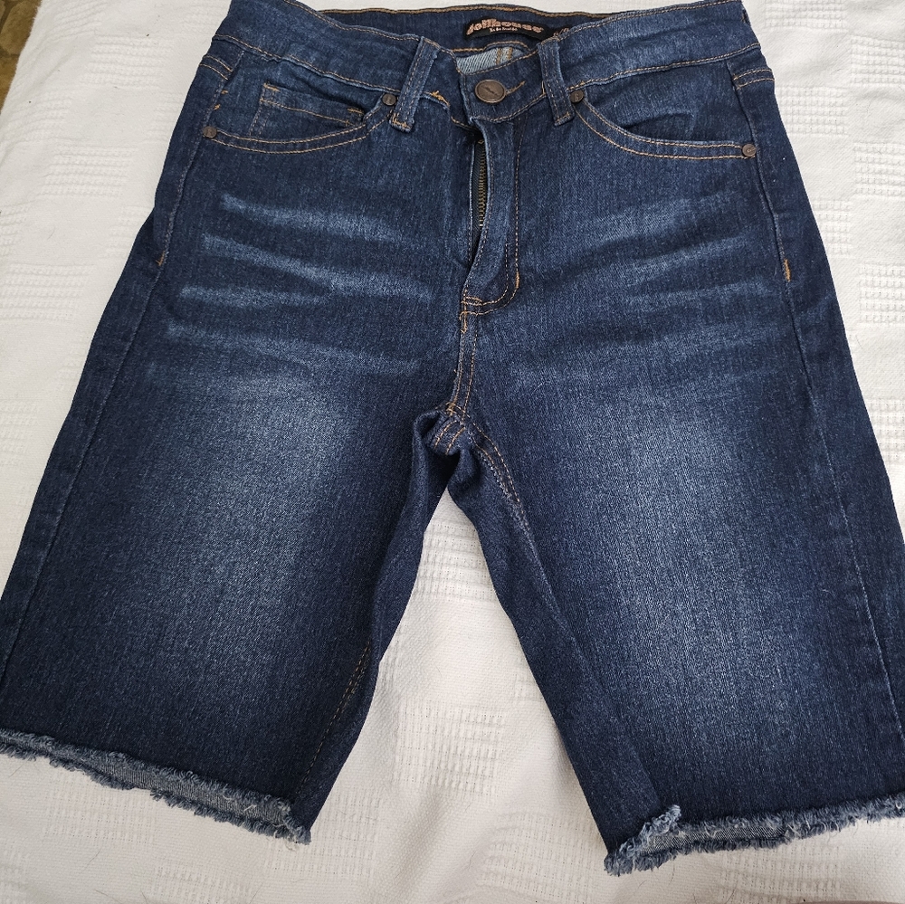 DOLL HOUSE BERMUDA SHORTS SIZE 5! WORN ONCE!
